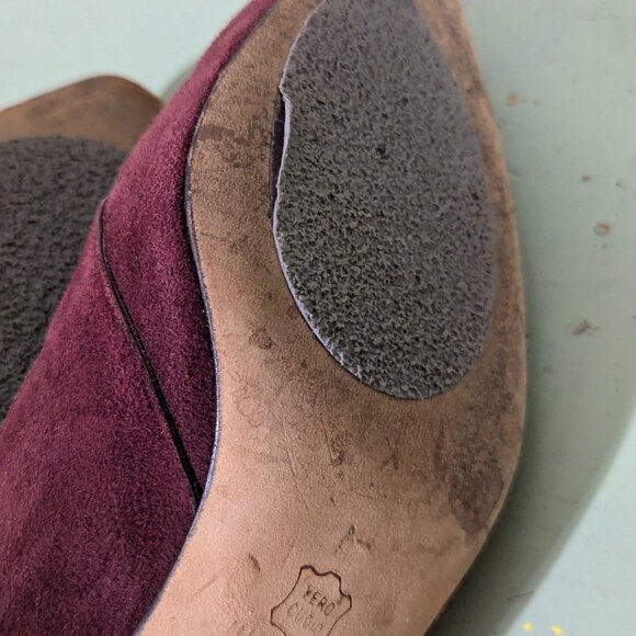 Burgundy Manolo Blahnik Kitten Heels in Suede size 38 - Sold as Is - Picture 4 of 11